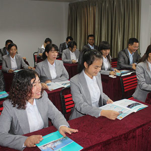 吉彩团队人员学习产品知识